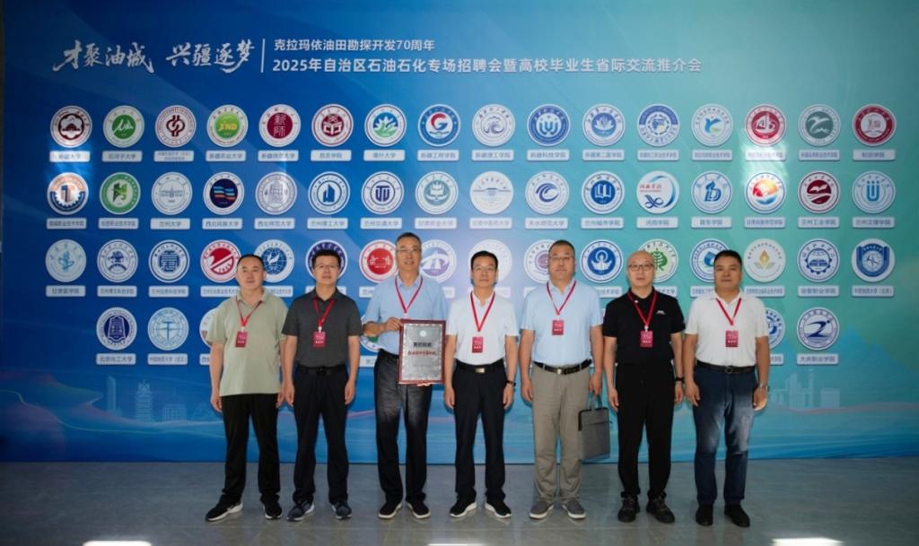 https://www.tsnu.edu.cn/__local/0/E1/79/3CC4D2C877B3EF5E0805050398C_68058E62_15DBF.png